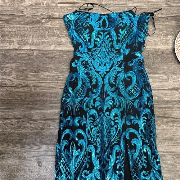 Teal Maxi Dress with Intricate Patterns - Picture 4 of 7